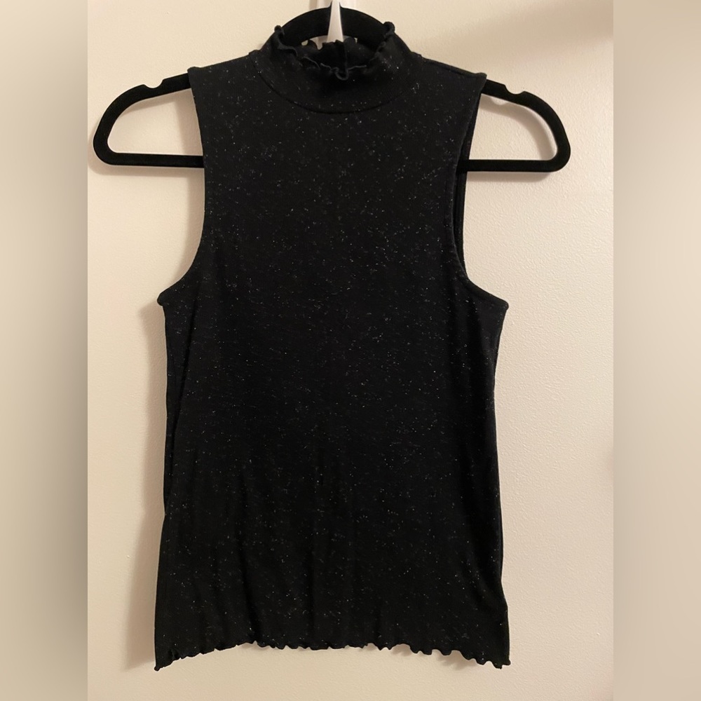 Gap Mock Neck Lettuce edge tank